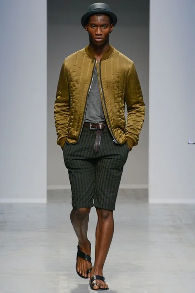 Look 3